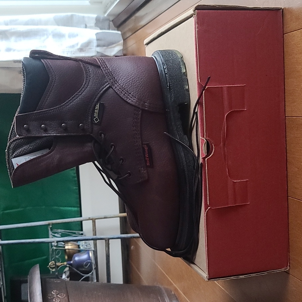 Red Wing Boots 👢 w/Box